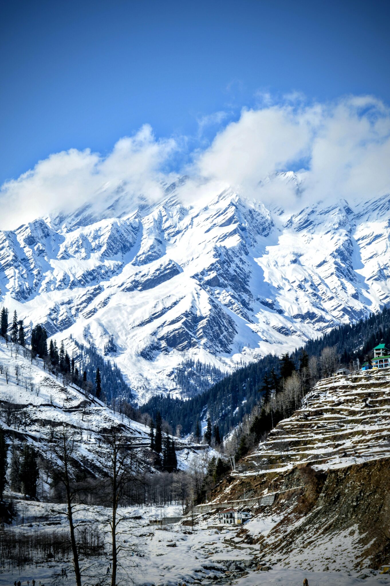 Stunning winter landscape of the snow-capped Himalayas near Manali, Himachal Pradesh, India.
